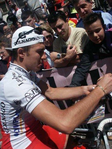http://vesel.narod.ru/Foto-sport/Giro02_Popovich_avtogr.jpg